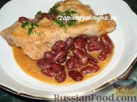Фото приготовления рецепта: Жареная рыба в томатном соусе с черносливом - шаг №5