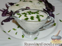 Фото к рецепту: Салатная заправка из йогурта с зеленым луком