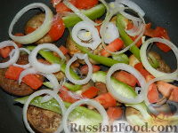 Фото приготовления рецепта: Простое овощное рагу с курицей - шаг №5