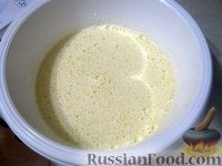 Фото приготовления рецепта: Медовый торт со сгущенкой - шаг №3