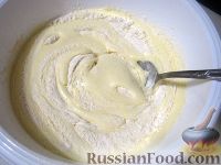 Фото приготовления рецепта: Медовый торт со сгущенкой - шаг №4