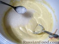 Фото приготовления рецепта: Медовый торт со сгущенкой - шаг №5