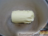 Фото приготовления рецепта: Медовый торт со сгущенкой - шаг №9