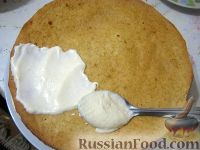 Фото приготовления рецепта: Медовый торт со сгущенкой - шаг №13