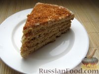 Фото приготовления рецепта: Медовый торт со сгущенкой - шаг №17
