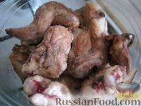 Фото приготовления рецепта: Кролик в сметанно-чесночном соусе - шаг №7