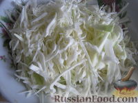 Фото приготовления рецепта: Грибная солянка с капустой - шаг №4