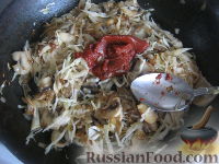 Фото приготовления рецепта: Грибная солянка с капустой - шаг №9