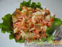 Фото приготовления рецепта: Салат из кукурузы, огурцов, щавеля и яиц - шаг №4