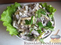 Фото приготовления рецепта: Сырный салат с сердцем - шаг №9