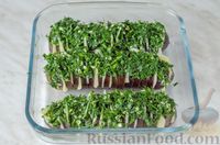 Фото приготовления рецепта: Салат с огурцами, зеленью и цитрусово-горчичной заправкой - шаг №7