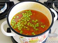 Фото приготовления рецепта: Овощной суп из пекинской капусты со свежим горошком - шаг №9