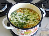 Фото приготовления рецепта: Овощной суп из пекинской капусты со свежим горошком - шаг №10
