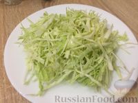 Фото приготовления рецепта: Салат из свежей капусты и картофеля - шаг №4