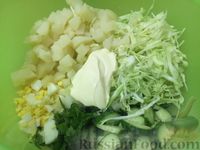 Фото приготовления рецепта: Салат из свежей капусты и картофеля - шаг №9