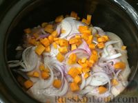 Фото приготовления рецепта: Курица в горшочке с гарниром - шаг №6