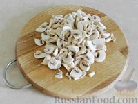 Фото приготовления рецепта: Крабовый салат с грибами, фасолью и кукурузой - шаг №2