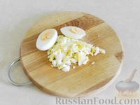 Фото приготовления рецепта: Крабовый салат с грибами, фасолью и кукурузой - шаг №5