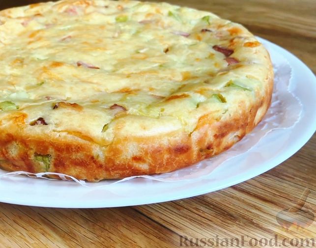 Пирог-запеканка с кабачками, сыром и зеленью