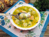 Фото приготовления рецепта: Куриный суп с сырными шариками и картофелем - шаг №16