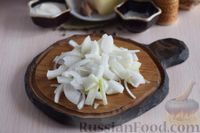 Фото приготовления рецепта: Картофель, тушенный с грибами, в сметанном соусе - шаг №2