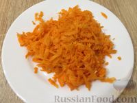 Фото приготовления рецепта: Салат из свежей капусты с морковью - шаг №3