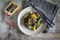 Фото приготовления рецепта: Мясной салат с огурцами и сладким перцем, в азиатском стиле - шаг №13