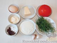 Фото приготовления рецепта: Салат с помидором, сыром, яйцом и зеленью - шаг №1