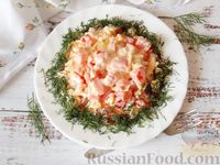 Фото приготовления рецепта: Салат с помидором, сыром, яйцом и зеленью - шаг №10