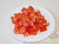 Фото приготовления рецепта: Салат с помидором, сыром, яйцом и зеленью - шаг №5