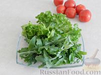 Фото приготовления рецепта: Салат с куриной печенью и помидорами - шаг №5