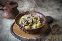 Фото приготовления рецепта: Картофель, тушенный с грибами, в сметанном соусе - шаг №16