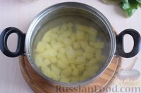 Фото приготовления рецепта: Суп из консервированной скумбрии с картофелем и рисом - шаг №5