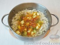 Фото приготовления рецепта: Суп с цветной капустой, кабачками и сладким перцем - шаг №12