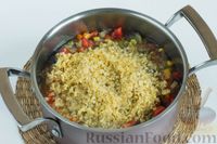 Фото приготовления рецепта: Рагу с курицей, картошкой, стручковой фасолью и помидорами (в духовке) - шаг №4