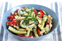 Фото к рецепту: Салат с нутом, запечёнными овощами и маслинами