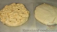 Фото приготовления рецепта: Торт "Павлова" из безе со взбитыми сливками и ягодами - шаг №7