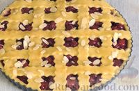 Фото приготовления рецепта: Американский вишневый пирог - шаг №10