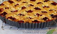 Фото приготовления рецепта: Американский вишневый пирог - шаг №12