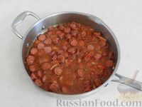 Фото приготовления рецепта: Макароны с колбасками в томатном соусе - шаг №10