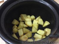 Фото приготовления рецепта: Квашеная капуста, тушенная с грибами и фасолью - шаг №8