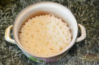 Фото приготовления рецепта: Салат с мидиями, рисом, кукурузой и яйцами - шаг №2