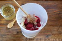 Фото приготовления рецепта: Малиновый смузи-боул с нектаринами и йогуртом - шаг №5
