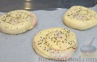 Фото приготовления рецепта: Пирожки "Улитки" с фаршем и овощами - шаг №10