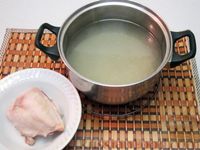 Фото приготовления рецепта: Картофельный суп-пюре с помидорами и сыром - шаг №3