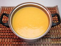 Фото приготовления рецепта: Картофельный суп-пюре с помидорами и сыром - шаг №17