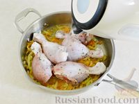 Фото приготовления рецепта: Рис с морковью и болгарским перцем - шаг №4