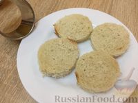 Фото приготовления рецепта: Бутерброды «Подсолнухи» с кукурузой и маслинами - шаг №3
