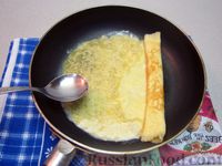Фото приготовления рецепта: Сырный омлет-рулет - шаг №11
