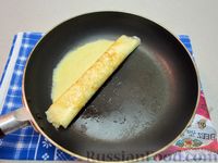 Фото приготовления рецепта: Сырный омлет-рулет - шаг №12